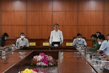 Bí thư Tỉnh ủy Hậu Giang Nghiêm Xuân Thành tại cuộc họp.