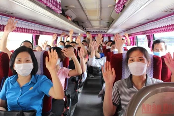 Đoàn y tế tỉnh Phú Thọ lên đường hỗ trợ TP Hồ Chí Minh chống dịch Covid-19.