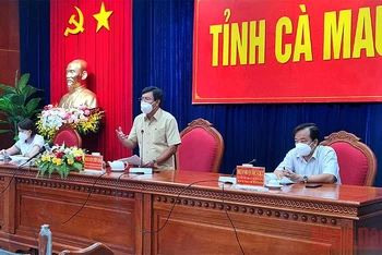 Bí thư Tỉnh ủy Cà Mau Nguyễn Tiến Hải chỉ đạo tại cuộc họp khẩn tối muộn 19/9.