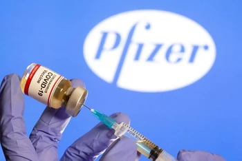 Vaccine của Pfizer/BioNTech là một trong ba loại vaccine Covid-19 được cấp phép sử dụng tại Mỹ. (Ảnh: Reuters)