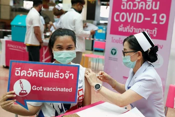 Tỉnh Phuket là nơi đầu tiên thử nghiệm phương pháp tiêm vaccine dưới da. (Ảnh: Reuters)