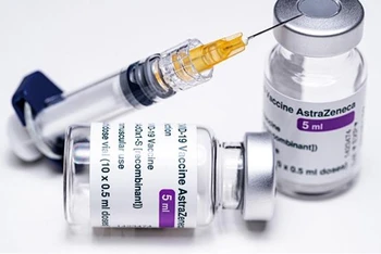 Vaccine phòng Covid-19 của hãng dược AstraZeneca. (Ảnh: AFP/TTXVN)