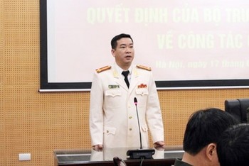 Ông Phùng Anh Lê khi đang giữ chức Trưởng Phòng Cảnh sát kinh tế Công an thành phố Hà Nội.