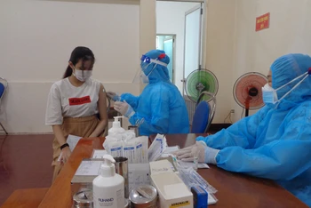 Đến thời điểm này, Khánh Hòa đã có hơn 753 nghìn người được tiêm vaccine ngừa Covid-19 mũi 1, chiếm 83,54% diện được tiêm.