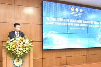 PGS TS Nguyễn Trọng Cơ, Giám đốc Học viện Tài chính phát biểu tại hội thảo.