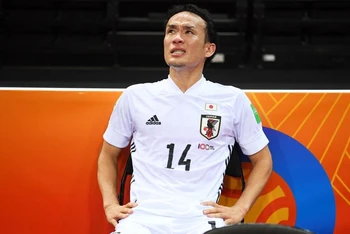 Cầu thủ tuyển futsal Nhật Bản rơi nước mắt khi bị Brazil loại ở vòng 1/8 của FIFA Futsal World Cup 2021.
