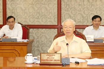 Tổng Bí thư Nguyễn Phú Trọng chủ trì họp Bộ Chính trị. (Ảnh: Trí Dũng/TTXVN)
