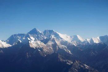 Nepal sẽ đón khách quốc tế quay trở lại đỉnh Everest. (Ảnh: REUTERS)