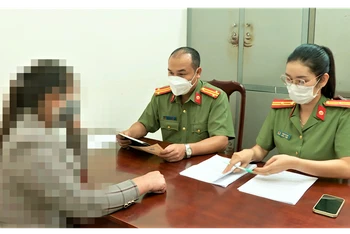 Phòng An ninh Chính trị nội bộ Công an tỉnh Đắk Lắk làm việc với các trường hợp sử dụng bằng cấp giả.