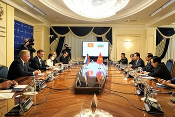 Bộ trưởng Ngoại giao Bùi Thanh Sơn gặp Phó Chủ tịch Hội đồng Liên bang Nga Konstantin Kosachev, ngày 27/9 tại thủ đô Moscow.