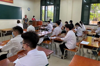 Thí sinh dự Kỳ thi tốt nghiệp THPT năm 2021 tại điểm thi Trường THPT Chu Văn An (Hà Nội).