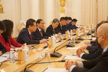 Bộ trưởng Bùi Thanh Sơn đề nghị tăng cường hợp tác nghiên cứu chung trong nhiều lĩnh vực. (Ảnh: QUẾ ANH)