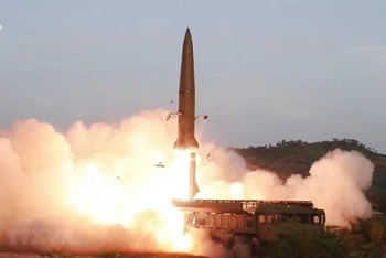 Hình ảnh một vụ thử tên lửa của Triều Tiên. (Ảnh: YONHAP/TTXVN)
