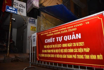 Hai ngõ 328 và 330 đường Nguyễn Trãi, phường Thanh Xuân Trung, quận Thanh Xuân được gỡ phong tỏa sau hơn một tháng cách ly y tế.