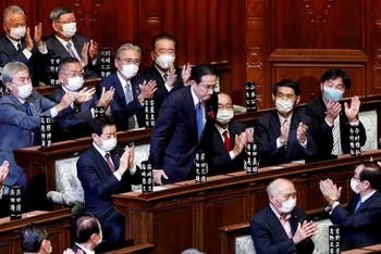 Ông Kishida Fumio sau khi được Hạ viện Nhật Bản bầu làm Thủ tướng, ngày 4/10. (Ảnh: Reuters)