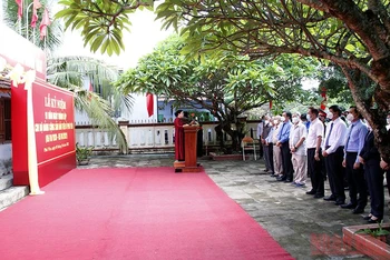 Đồng chí Cao Thị Hòa An, Phó Bí thư Thường trực Tỉnh ủy, Chủ tịch HĐND tỉnh Phú Yên đọc diễn văn tại lễ kỷ niệm.