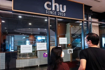 Một nhà hàng ở Bangkok, Thái Lan buộc phải đóng cửa do ảnh hưởng của dịch Covid-19. (Ảnh: Reuters)