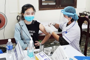 Tỉnh Quảng Trị tăng cường tiêm vaccine phòng chống Covid-19 cho nhiều đối tượng trên địa bàn TP Đông Hà.