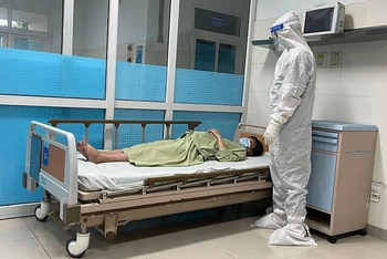 Nhập viện trong đêm với nguy cơ sinh non, Phương Anh được các y bác sĩ ở Bệnh viện Sản Nhi tỉnh Quảng Ngãi hỗ trợ điều trị, chăm sóc kịp thời.