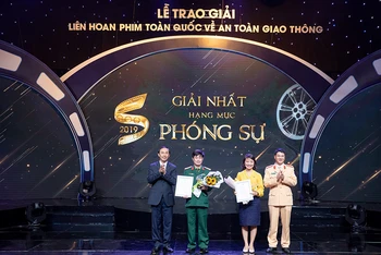 Giải Nhất hạng mục Phóng sự Liên hoan phim toàn quốc về ATGT năm 2019.