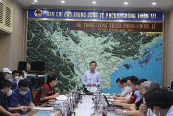 Ông Nguyễn Văn Tiến, Phó tổng cục trưởng Phòng, chống thiên tai phát biểu tại cuộc họp ngày 8/10.