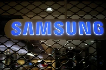 Giá chip tăng giúp “gã khổng lồ” công nghệ Samsung đạt doanh thu cao kỷ lục trong quý III. (Ảnh: Reuters)
