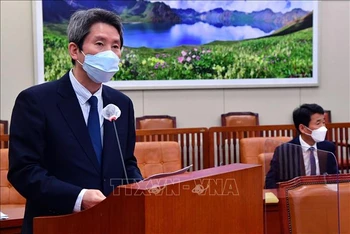 Bộ trưởng Bộ Thống nhất Hàn Quốc Lee In-young ngày 27/6 cam kết sẽ hành động “nhanh chóng hơn” để nối lại đối thoại với Triều Tiên.