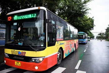 Xe buýt Hà Nội ngày đầu hoạt động trở lại