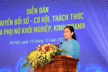 Phó Chủ tịch Hội Liên hiệp Phụ nữ Việt Nam Đỗ Thị Thu Thảo phát biểu tại diễn đàn.