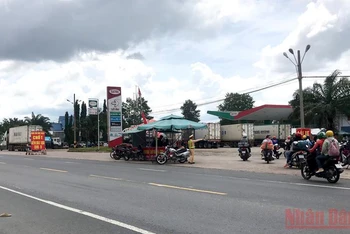 Chốt kiểm soát dịch Covid-19 của tỉnh Bình Thuận trên quốc lộ 1A giáp ranh 2 tỉnh Bình Thuận và Đồng Nai sẽ dừng hoạt động từ 0 giờ ngày 17/10/2021.