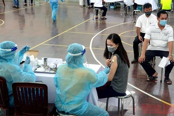Tiêm vaccine tại Bình Thuận.