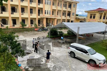 Bệnh viện dã chiến tỉnh Phú Thọ chuẩn bị cơ sở vật chất chuẩn bị đón người nhiễm Covid-19.