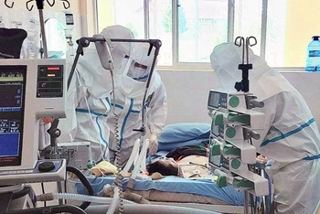 Chăm sóc, điều trị bệnh nhân Covid-19 nặng tại Bệnh viện Nhi Lâm Đồng.