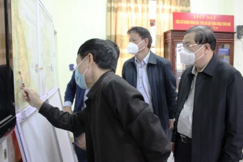 Ngay trong sáng 18/10, lãnh đạo tỉnh Nam Định đã xuống địa bàn huyện Ý Yên để trực tiếp chỉ đạo công tác phòng, chống dịch.