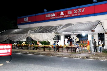 Nới lỏng quy định kiểm soát dịch tại điểm cuối cao tốc Nội Bài - Lào Cai vào thành phố Lào Cai.