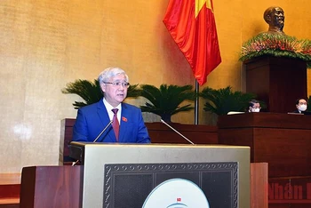 Chủ tịch Ủy ban Trung ương Mặt trận Tổ quốc Việt Nam Đỗ Văn Chiến trình bày báo cáo. Ảnh: Duy Linh - Thủy Nguyên