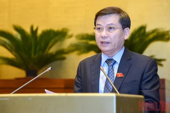 Viện trưởng Viện Kiểm sát nhân dân tối cao Lê Minh Trí trình bày tờ trình về dự án Luật sửa đổi, bổ sung một số điều của Bộ luật Tố tụng hình sự. (Ảnh: DUY LINH)