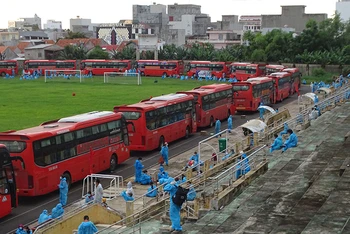 Công ty Cổ phần Xe khách Phương Trang Futa buslines đã hỗ trợ 30 chuyến, gần 800 lượt xe miễn phí đưa gần 17 nghìn công dân Phú Yên gặp khó khăn do Covid-19 về quê an toàn.