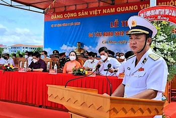 Chuẩn Đô đốc Nguyễn Duy Tỷ phát biểu tại lễ thượng cờ.