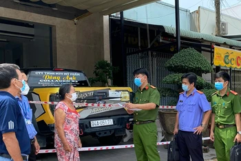 Cơ quan CSĐT Công an TP Bạc Liêu triển khai quyết định khởi tố vụ án Giám đốc Công ty Mỹ phẩm Đông Anh là bà Nguyễn Huỳnh Như làm lây lan dịch Covid-19 cho nhiều người.