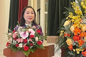 NSND Trịnh Thúy Mùi, Chủ tịch Hội Nghệ sĩ Sân khấu Việt Nam phát biểu tại Hội thảo. (Ảnh: TRANG ANH)