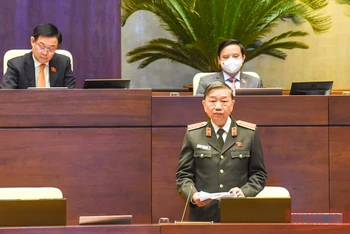 Bộ trưởng Công an Tô Lâm giải trình, làm rõ một số ý kiến của đại biểu Quốc hội về dự thảo Luật Cảnh sát cơ động. (Ảnh: LINH NGUYÊN)
