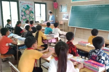 Một buổi học tại Trường tiểu học Lũng Luông, xã Thượng Nung, huyện Võ Nhai.