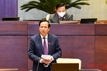 Bộ trưởng Lao động – Thương binh và Xã hội Đào Ngọc Dung phát biểu giải trình sau phiên thảo luận trực tuyến ngày 27/10.
