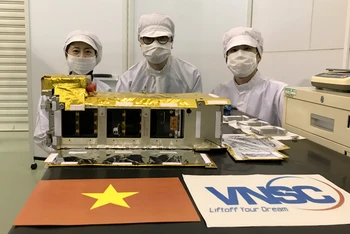 Vệ tinh NanoDragon của Việt Nam chính thức được bàn giao cho Nhật Bản ngày 17/8/2021. (Ảnh: VNSC) 