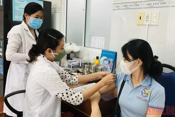Trung tâm Kiểm soát bệnh tật tỉnh Bạc Liêu đẩy nhanh việc tiêm vaccine ngừa Covid-19 cho nhân dân. (Ảnh Trọng Duy)