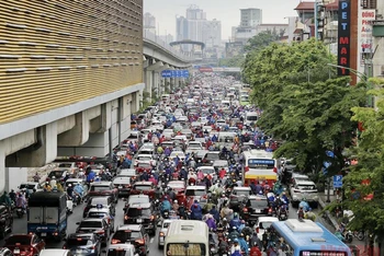 Cảnh ùn tắc giao thông tại Hà Nội.