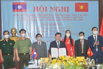 Lãnh đạo tỉnh Quảng Ngãi ký kết bản ghi nhớ hợp tác với tỉnh Champasak.