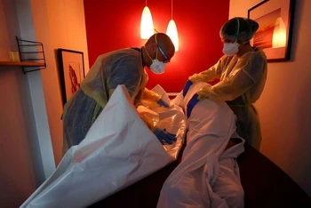 Một bệnh nhân tử vong vì Covid-19 tại phòng khám Klinikum Darmstadt ở Darmstadt, Đức, ngày 20/5/2021. (Ảnh: Reuters)
