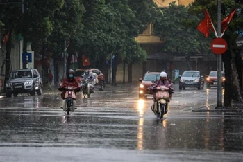 Khu vực Hà Nội hôm nay có mưa vừa, có nơi mưa to, trời lạnh. (Ảnh minh họa)